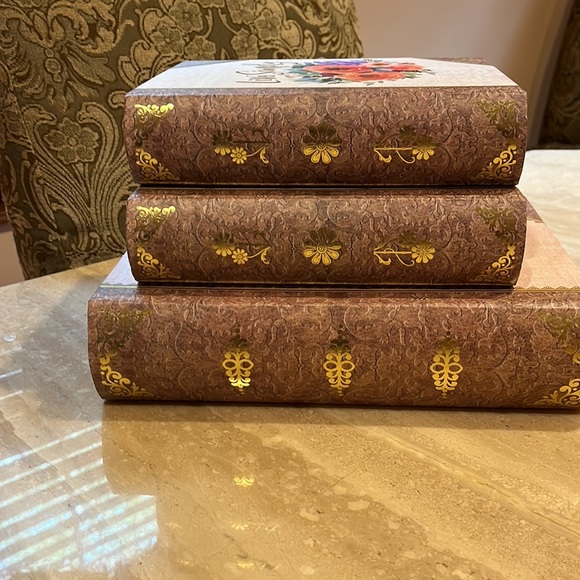 Fake Book Box, it looks like real books used for storage or decoration. - Picture 2 of 14